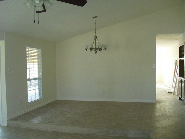 Building Photo - 541 Shadowcrest Ln
