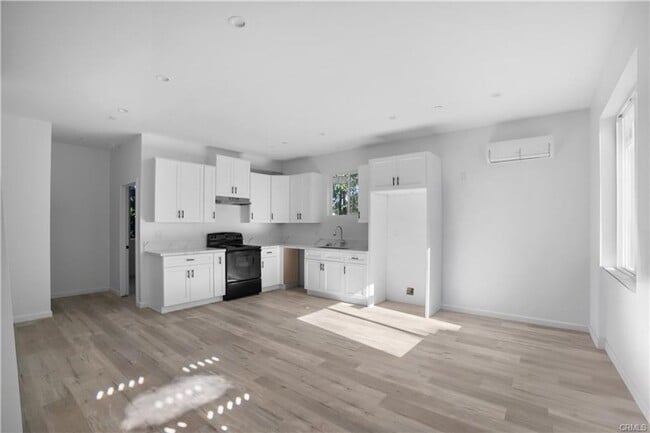 Building Photo - Brand-new ADU in Winnetka- Completed in 2025