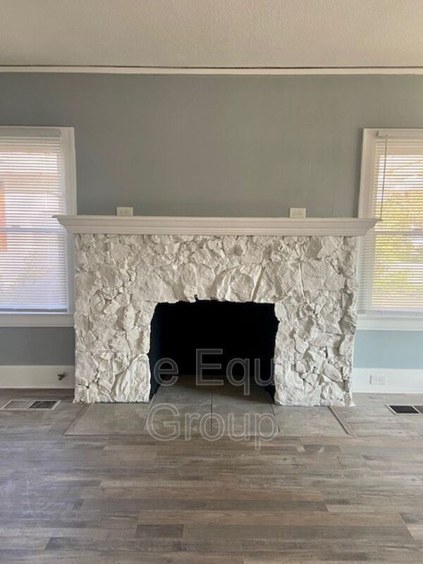 Building Photo - 3721 E Platt Ave