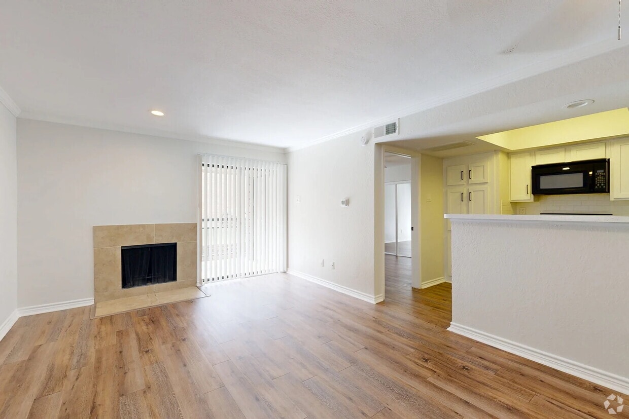 Photo - Lakeside Apartments