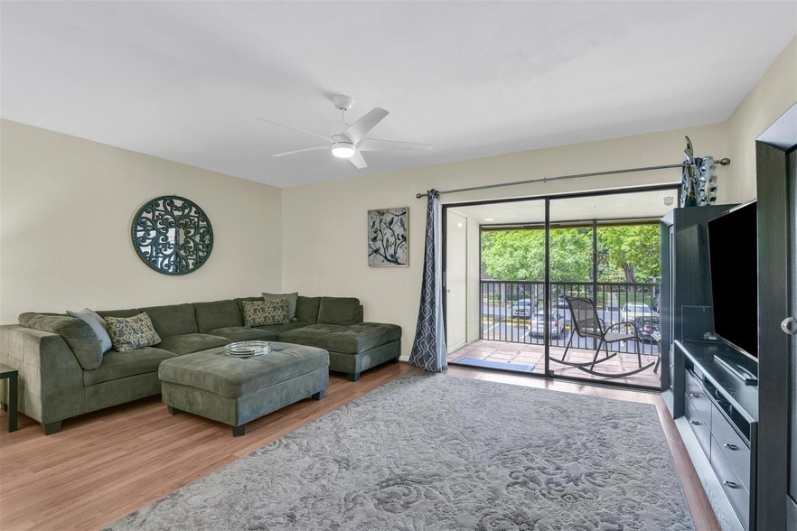 Foto principal - 135 Deer Creek Blvd