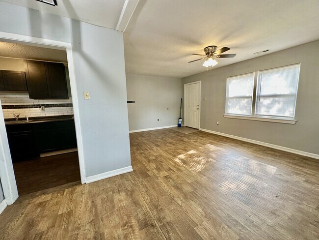 Building Photo - 4500 S Hemlock