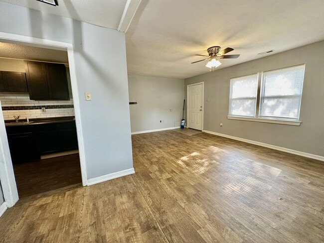 Foto del edificio - 4500 S Hemlock