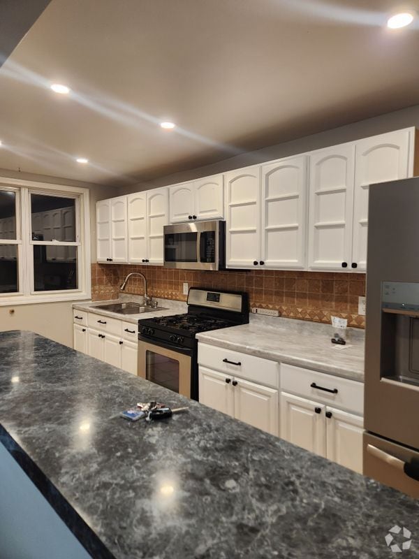Building Photo - 404 Rosehill Pl