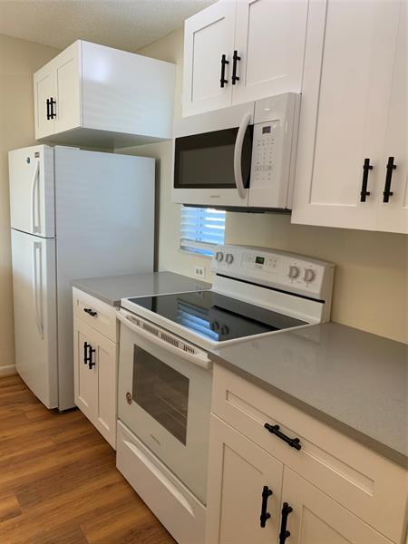 Foto del edificio - 10038 Twin Lakes Dr