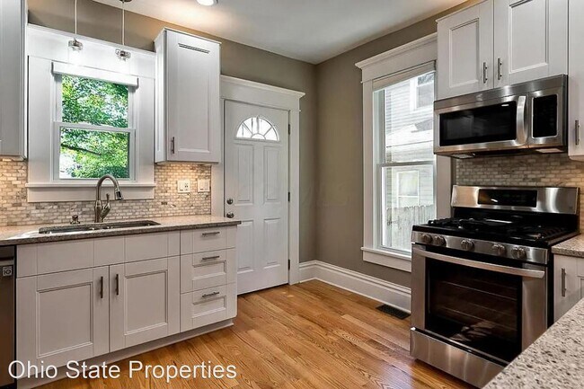 Building Photo - 5 br, 2.5 bath House - 1348 Summit Street