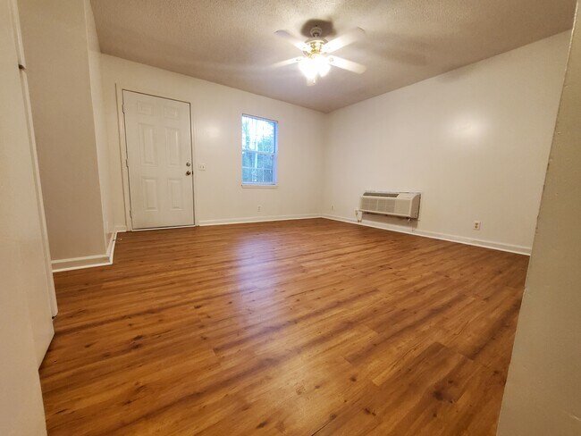 Foto del edificio - 67 Harry Ave