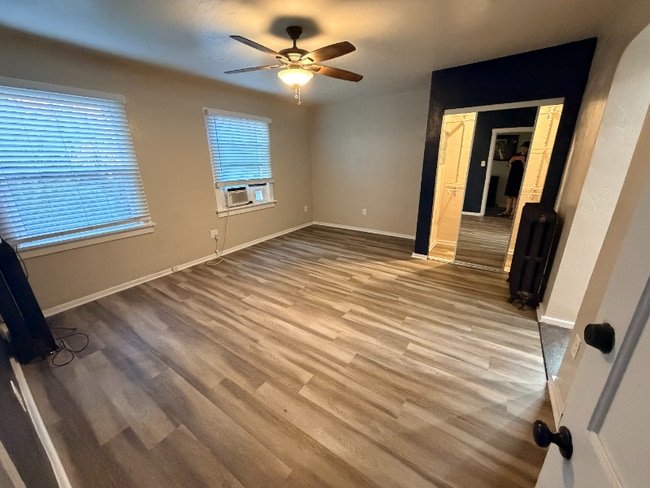 Building Photo - 827 E 100 S