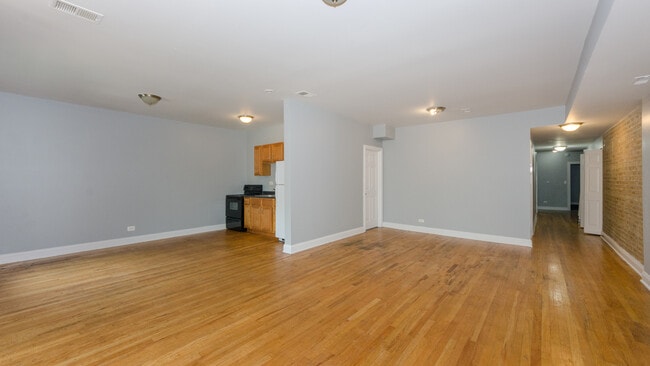 Building Photo - 2211 E 69th St