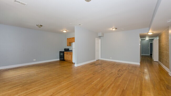 Building Photo - 6907 S Paxton Ave