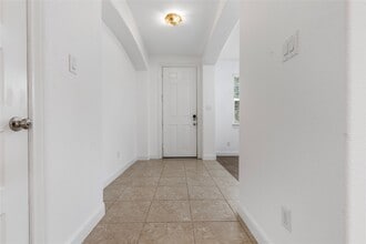 Building Photo - 2206 Hidden Meadow Ln