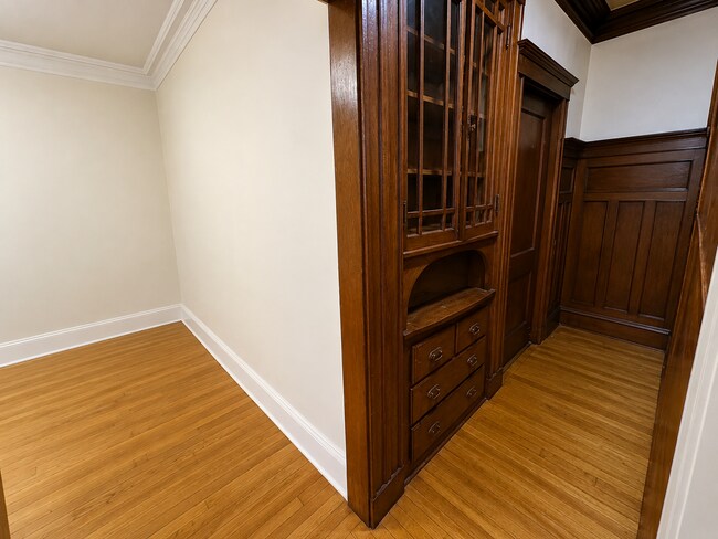 Building Photo - 106 Strathmore Rd