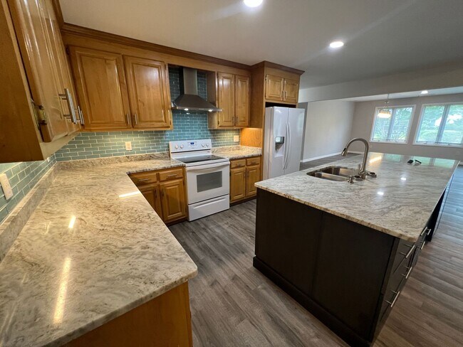 Building Photo - Albemarle Plantation