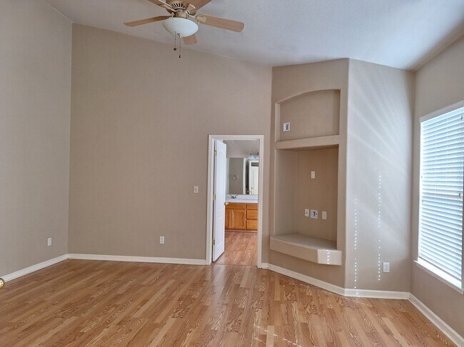 Foto del edificio - 2867 E Waterford Ave