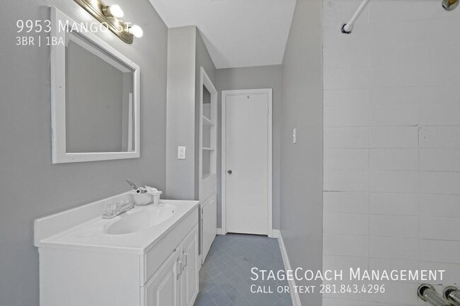 Building Photo - 9953 Mango St