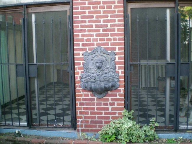 Foto del edificio - 715 N Charles St