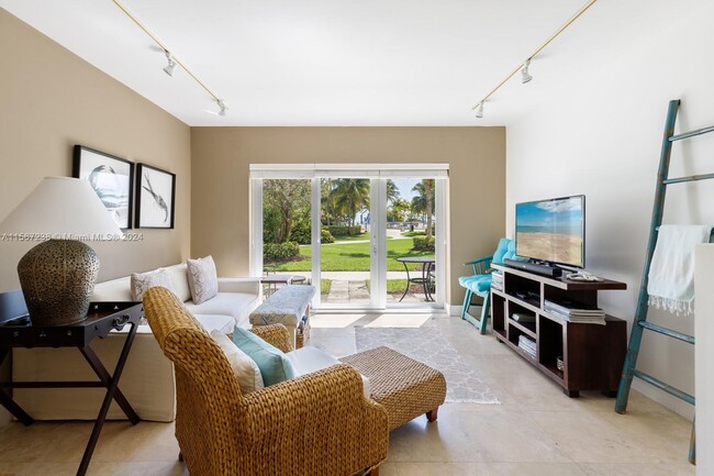 Building Photo - 881 Ocean Dr