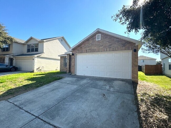 Photo - Nice Open  1 story 3 bedroom 2 bath in wes... House