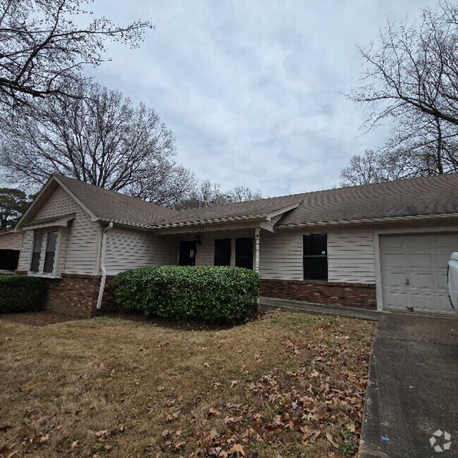 Building Photo - Don't Miss Out On This Bartlett Beauty!