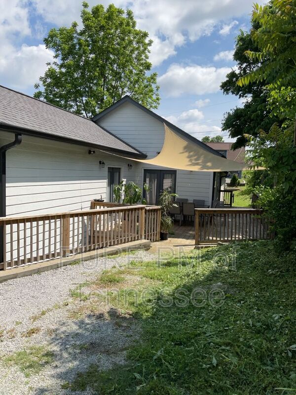Primary Photo - 1405 Russell St