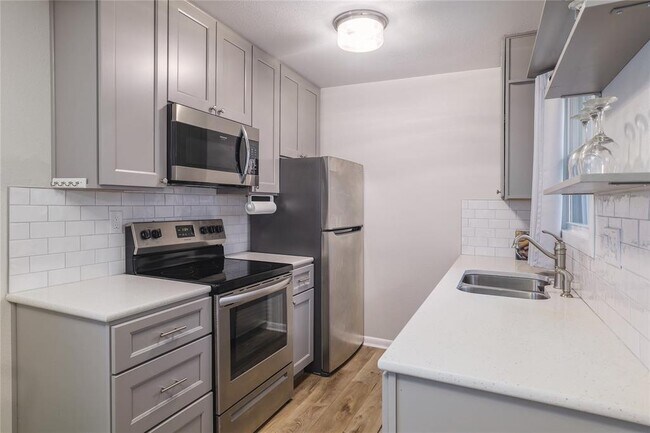 Foto del edificio - 7406 Shadow Hill Dr