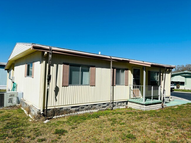 Building Photo - 55+ Living: 2 Bed/2 Bath Trailer Home with...