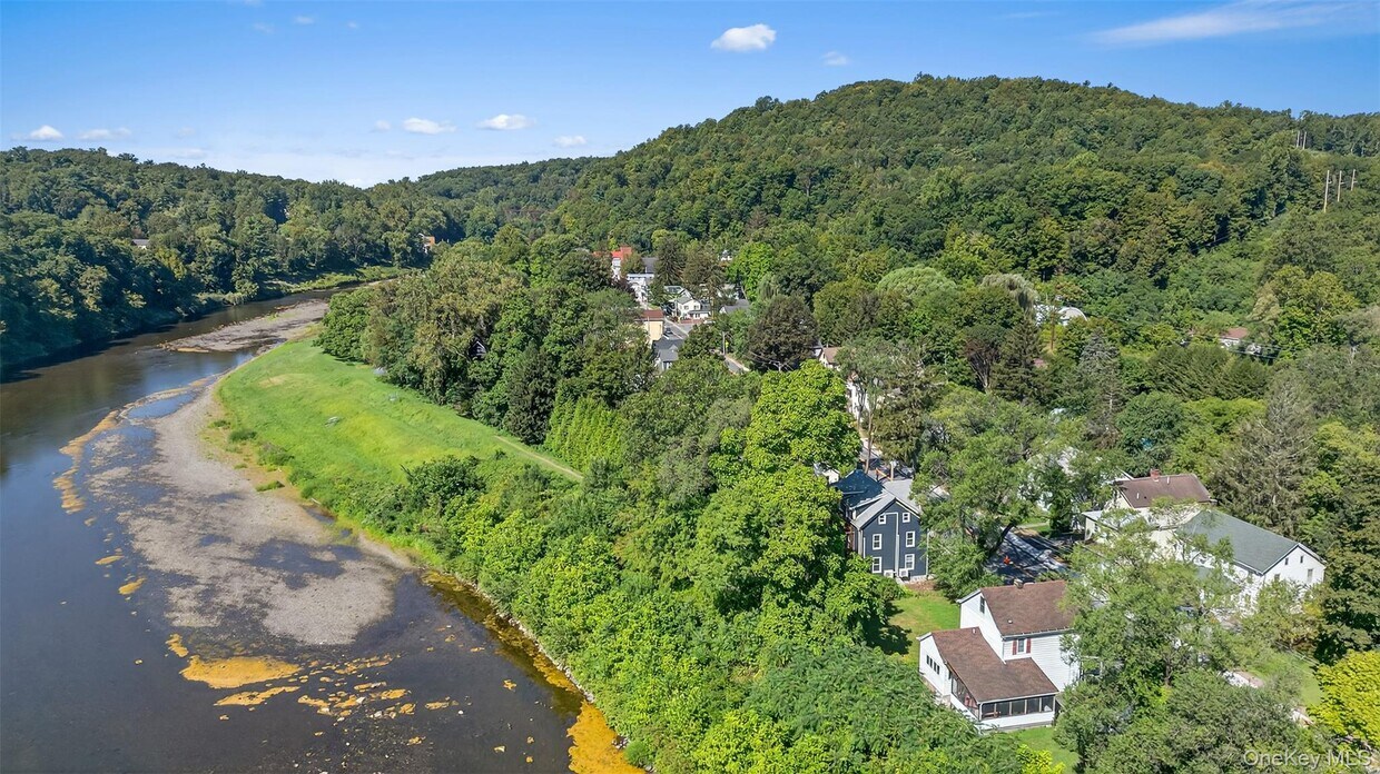 Foto principal - 293 Main St