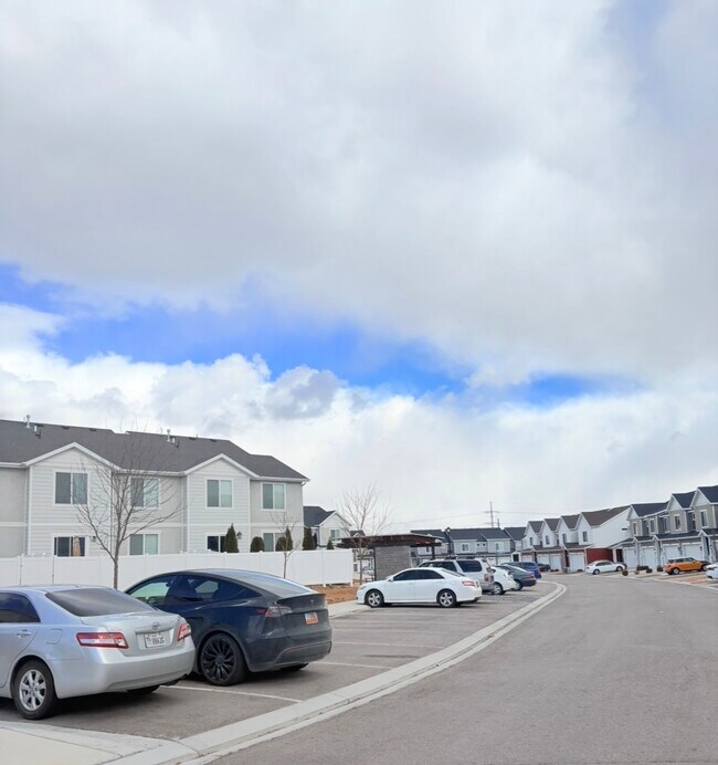 Foto del edificio - 3587 Grassland Dr