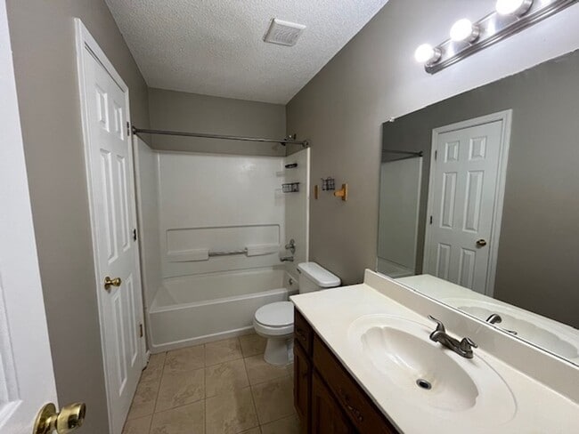 Building Photo - Renovated 4 Bedroom 2 Bath Home for Rent!!