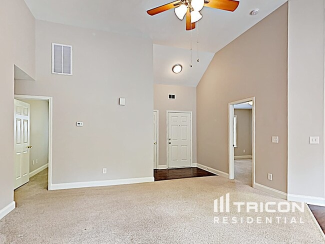 Building Photo - 2309 Saluda Dr