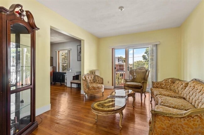 Building Photo - 38 George St