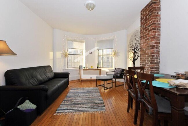 Foto del edificio - 9/1 4BR/2BA in Mission Hill/Brigham Circle, w/d in unit!