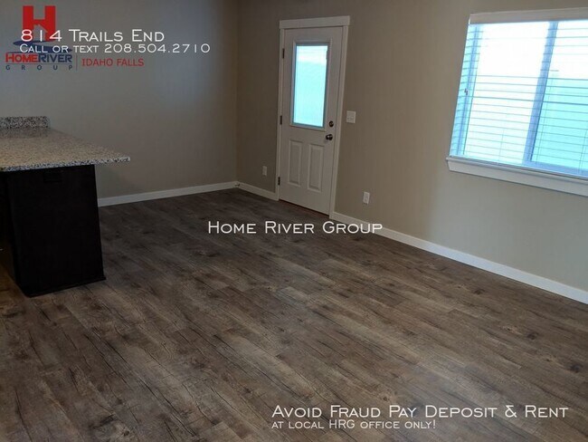 Building Photo - 814 Trails End