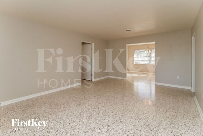 Building Photo - 909 Fort Ln Dr