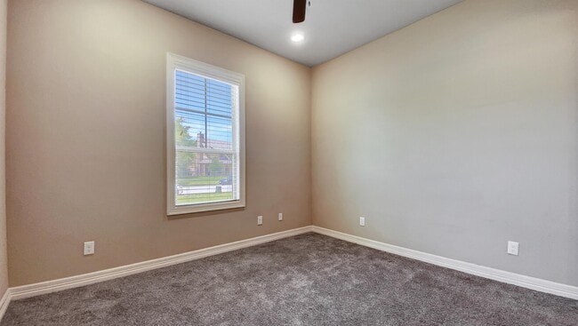 Building Photo - 202 Francis Dr