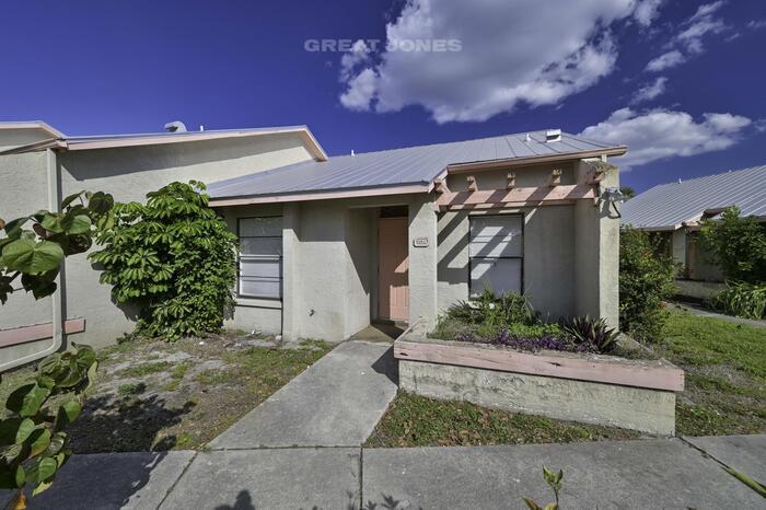 Primary Photo - 7392 Constitution Cir