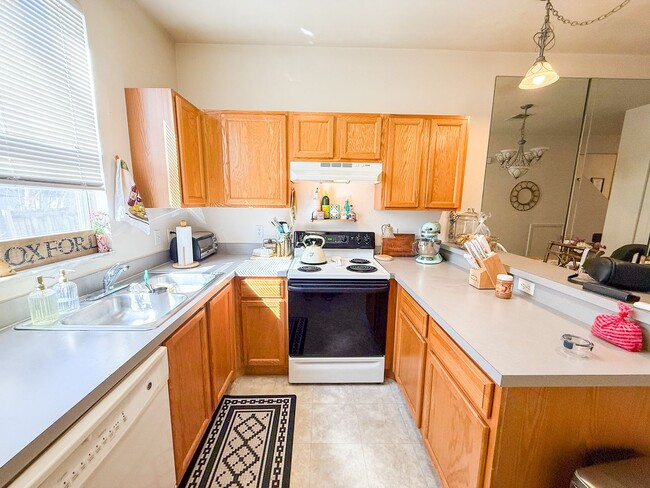 Building Photo - Victoria Station #141