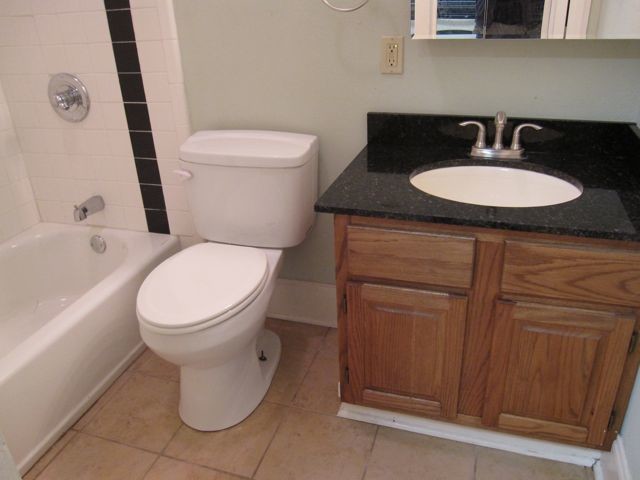 Bathroom - 914 Jackson Ave