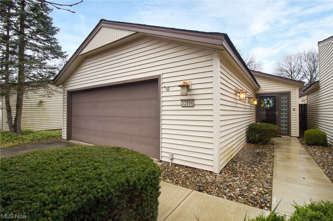 Primary Photo - 32896 Fern Tree Ln