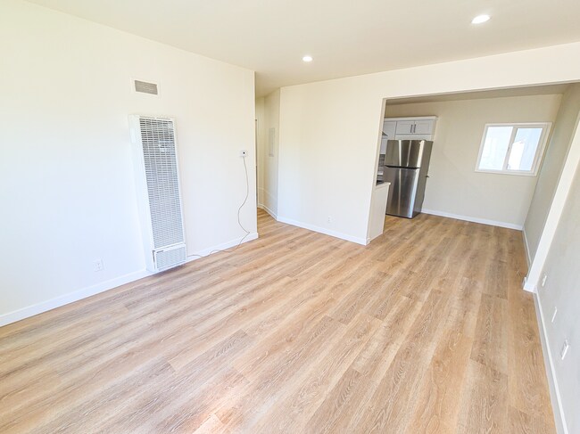 living and dining space - 1120 Myra Ave