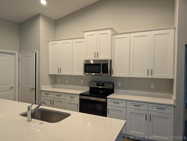 Building Photo - 1206 SW Asturia Ave