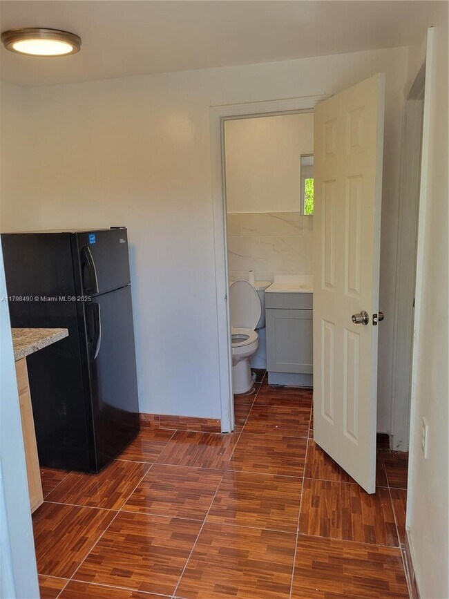 Foto del edificio - 8636 Miramar Pkwy