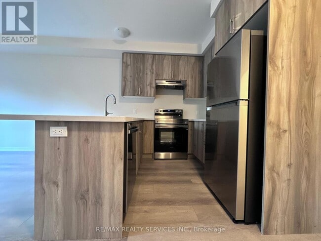 Building Photo - 23 RADIUM Ln
