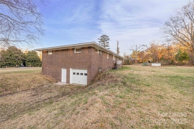 Building Photo - 44261 US-52