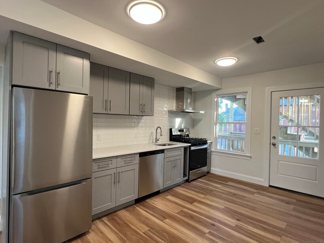 Foto principal - 530 Jane St