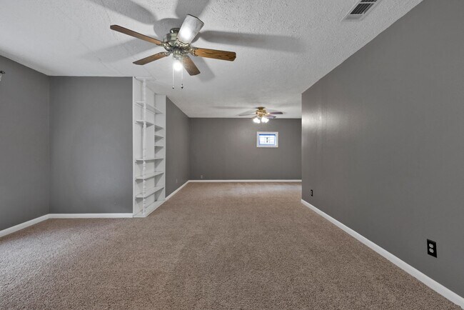 Building Photo - Beautiful Home in Kirby for rent!