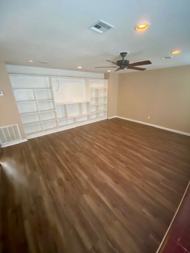 Building Photo - College Station - 3 Bedroom / 2 Bath House...