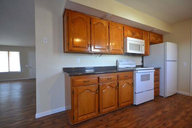 Foto del edificio - NICE 3 Bed 2 Bath home in Bolivar! Excellent Area!