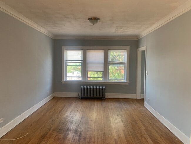 Building Photo - 815 E 82nd St