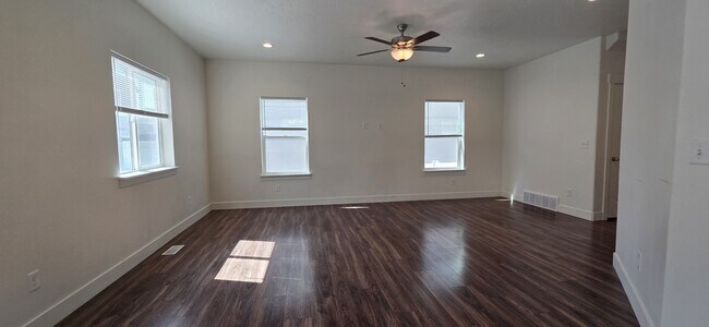 Building Photo - 4697 Breezy Patch Rd